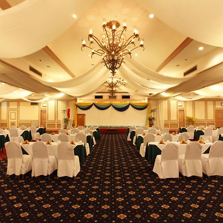 Waterfront Insular Hotel Davao Exterior photo