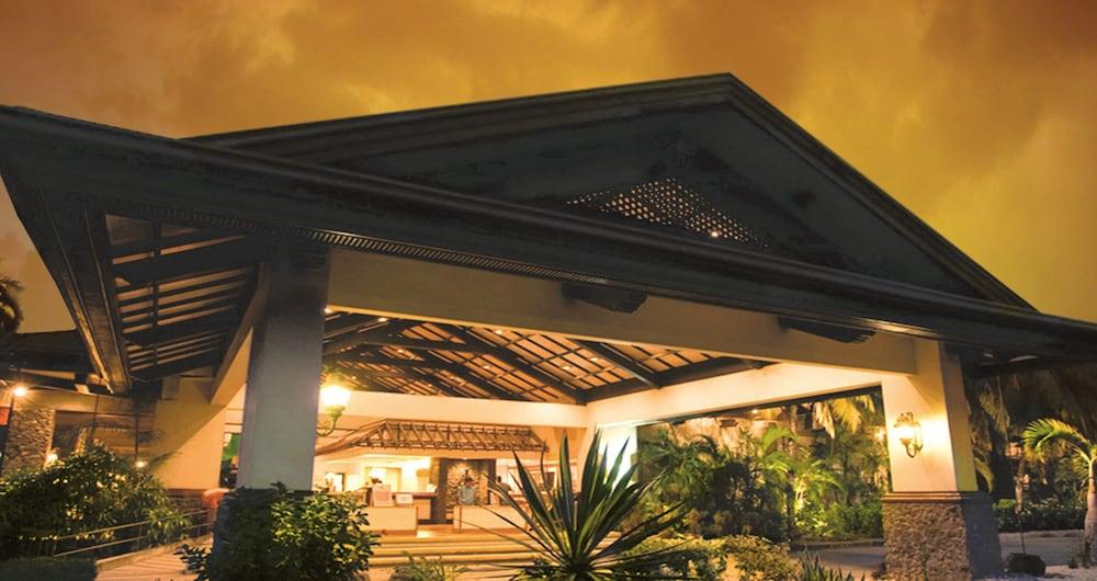 Waterfront Insular Hotel Davao Exterior photo